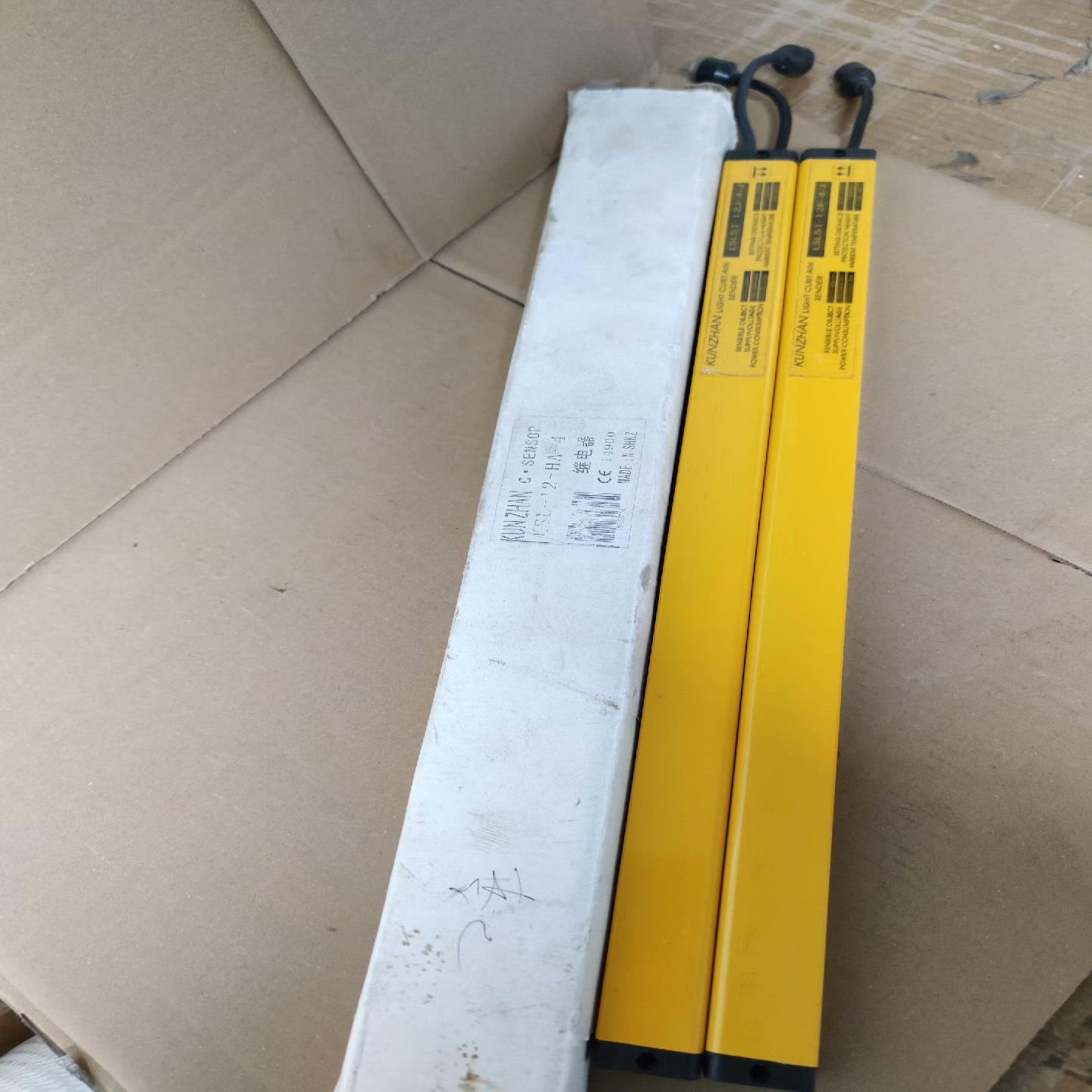 上海坤展安全光幕安全光栅，型号LSL51-12F-4-J/L（七云设备）