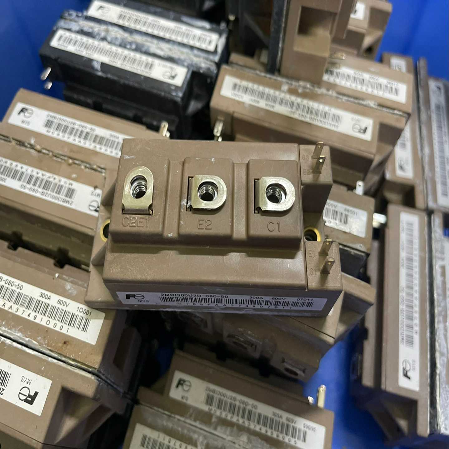 2MBI300U2B-060、2MBI300U2B-060-~询价