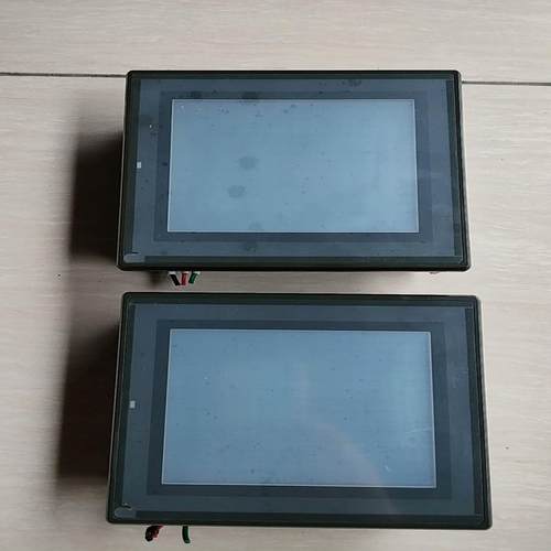 KEYENCE触摸屏，型号 VT2-5MB，保护膜还在，~询价
