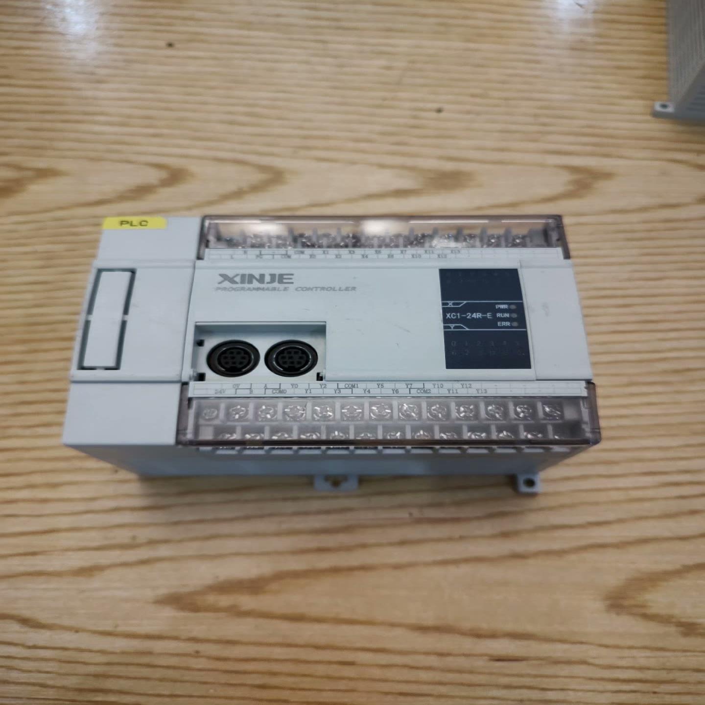 信捷PLC  XC1-24R-E     成色如图(佳毅工控)