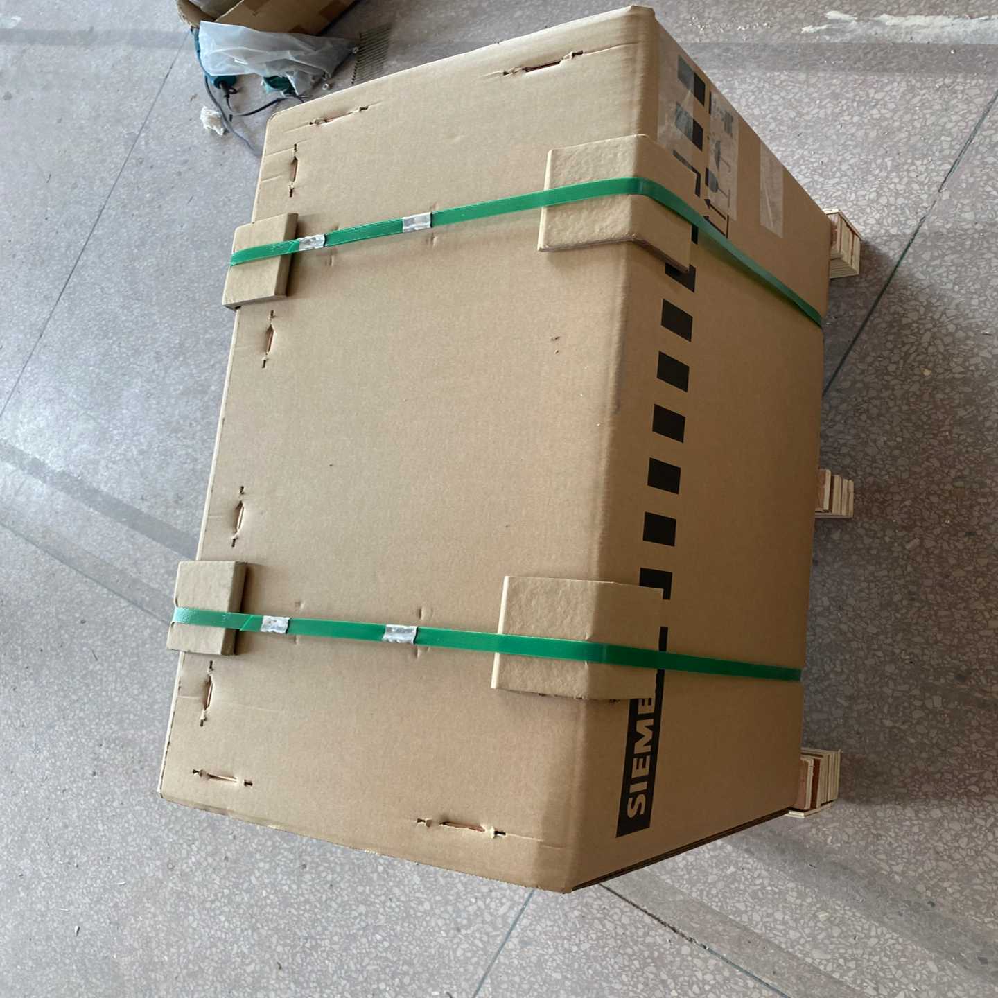 西门子6sl3210-1se23-8aa0，质保一年拍前询价