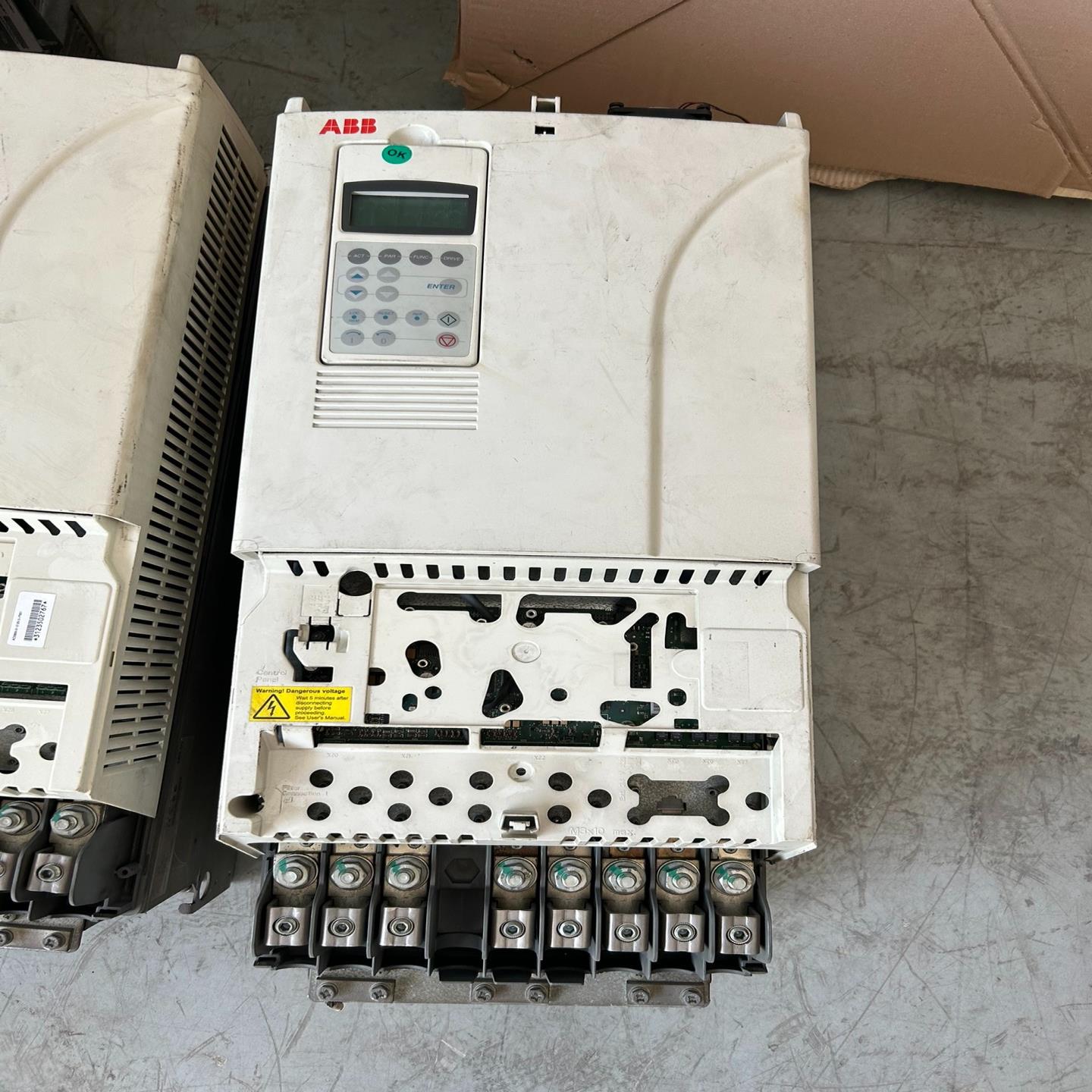 询价拍~ABB变频器 ACS800-04-0120-3+P901 9