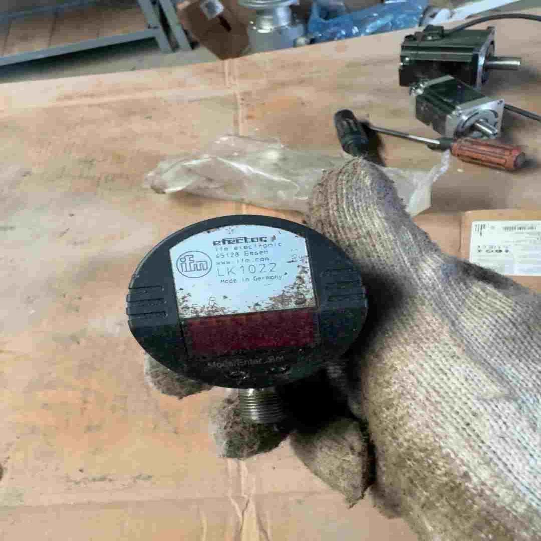 易福门LK1022液位传感器一个，，便宜处理，要的聊询价