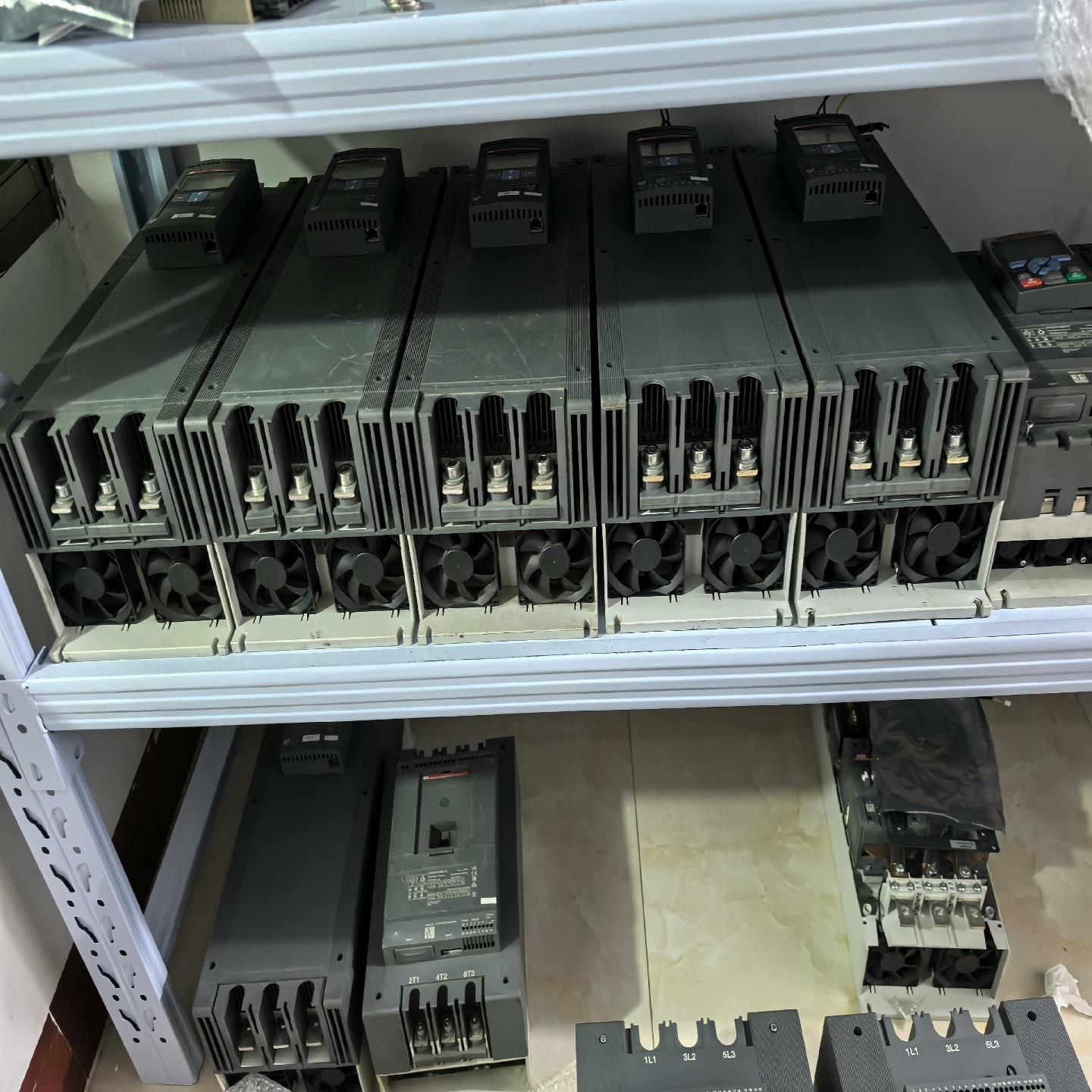 询价ABB软启动器，PSE210-600-70，PSE250-6