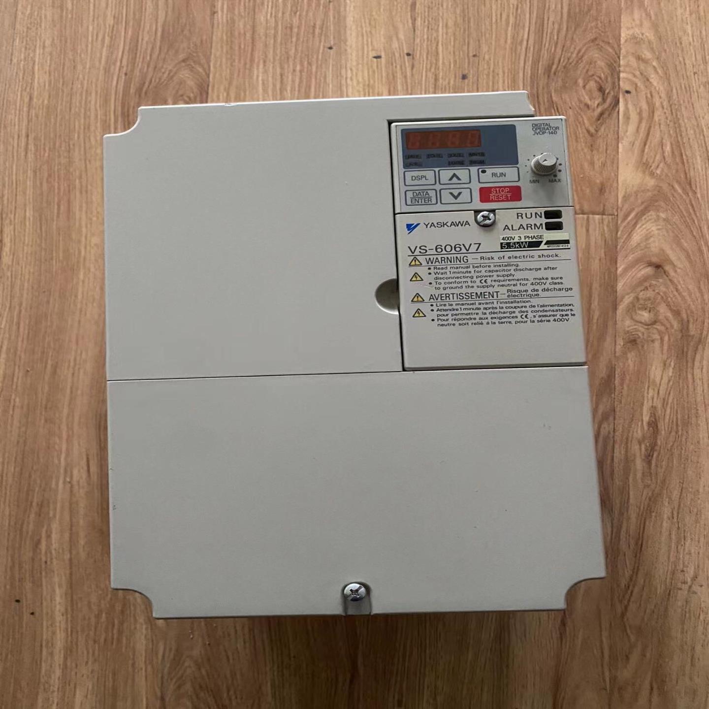 CIMR-V7AT45P5 全新裸机安川变频器 5.5KW3