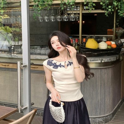木子李的李【气质高雅】夏季气质刺绣花边上衣缎面大摆裙套装LL96