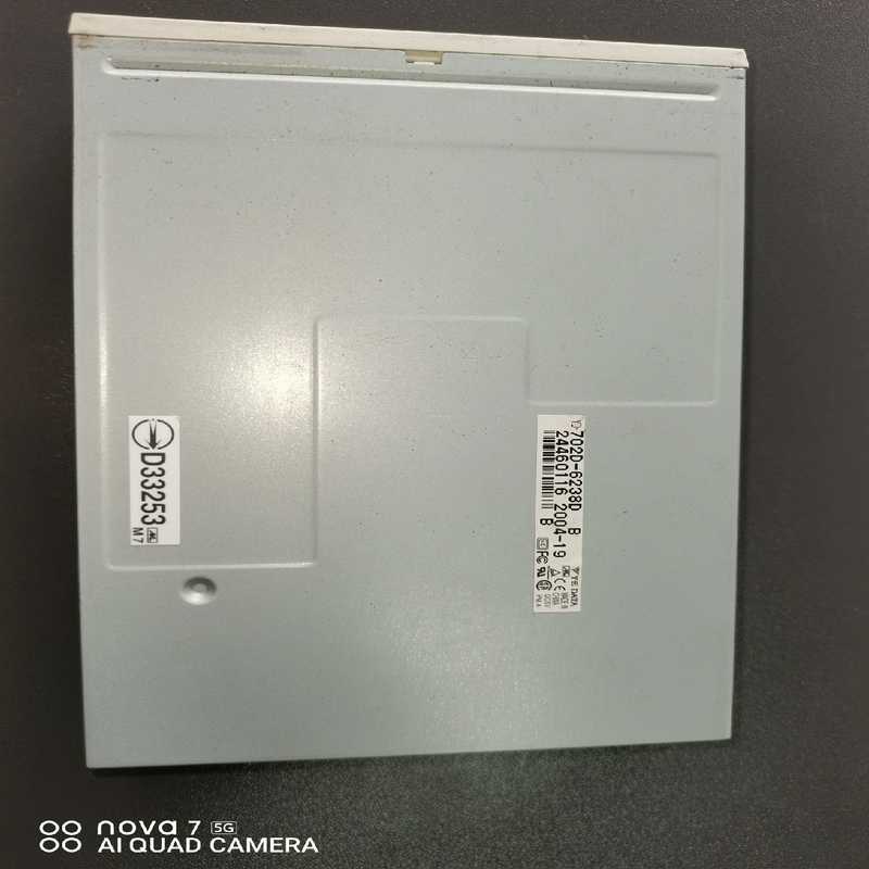 3.5英寸磁盘软驱702D一6238D B，九五成新~询价