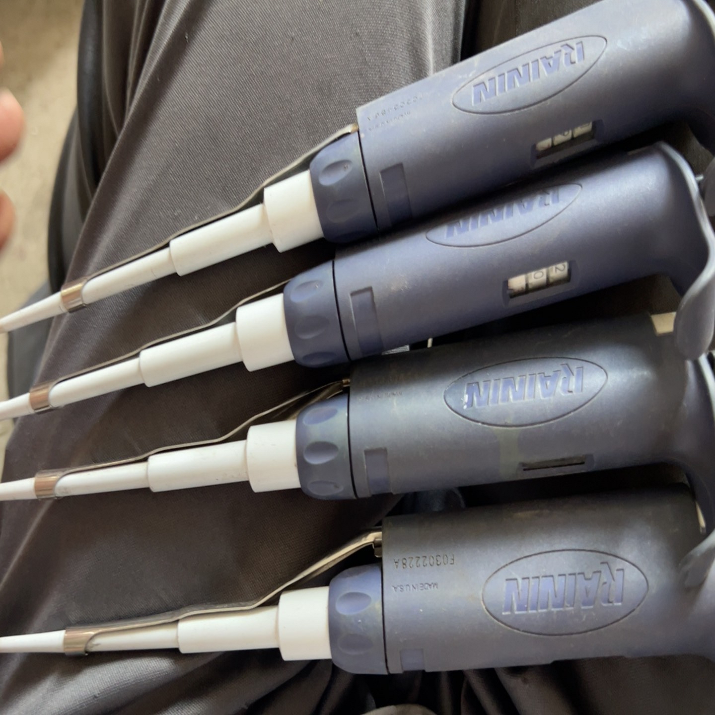 询价~瑞宁rainin移液器20、1000ul都有，单位淘汰