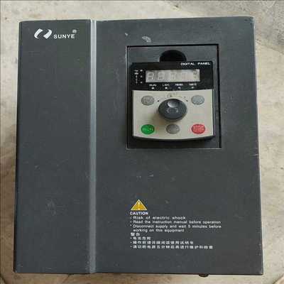 设备拆机深圳日业变频器CM530-B4T018PB-MF（耶耶电子）