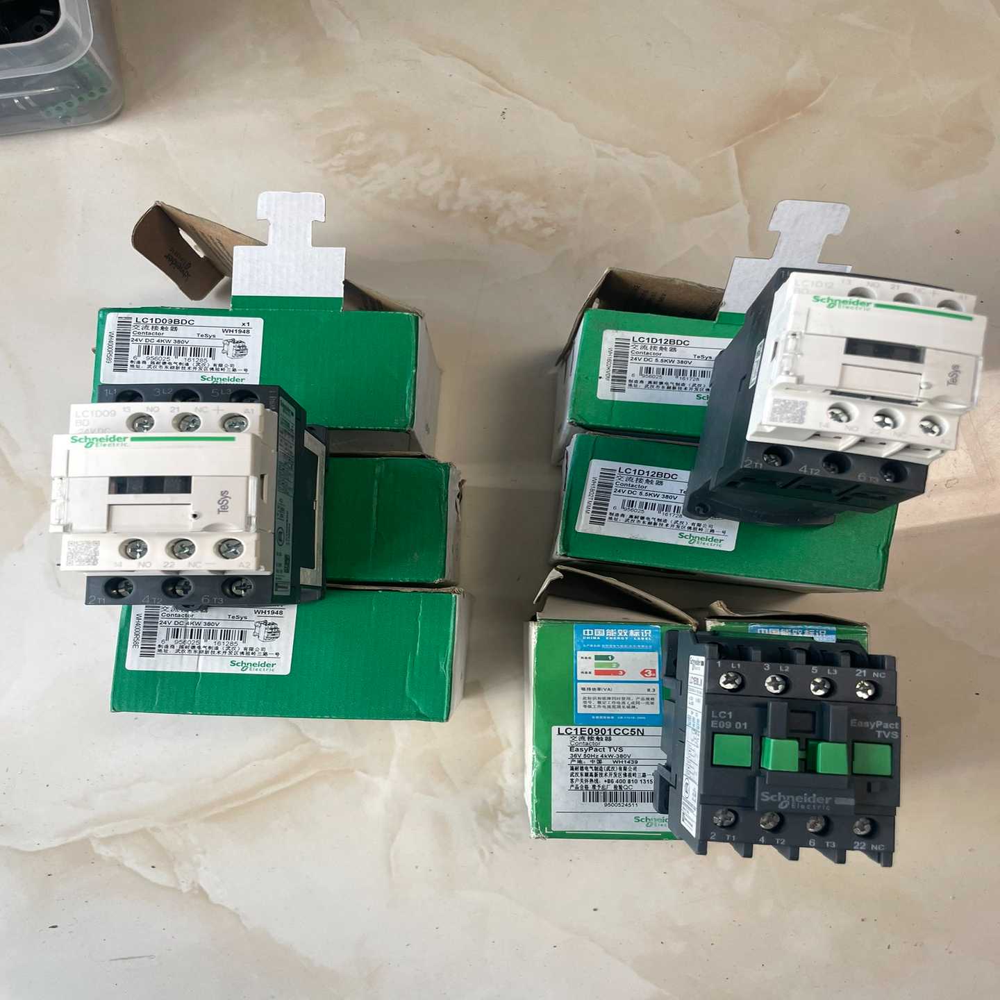 询价~施耐德接触器LC1D09B DC 24v4KW（3个）