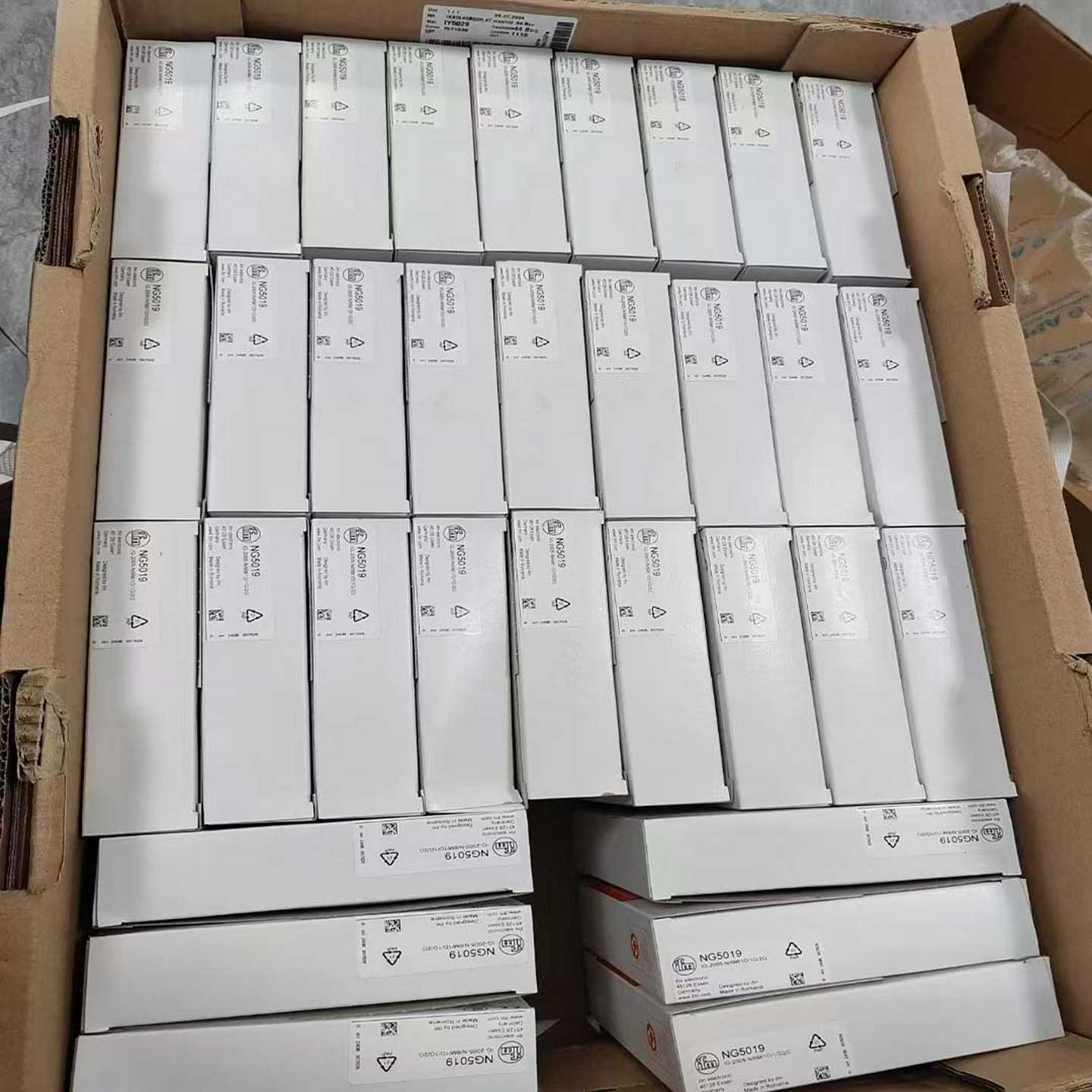 易福门EVC002、EVC005、IIG5924、II5851IFM电缆插件现货
