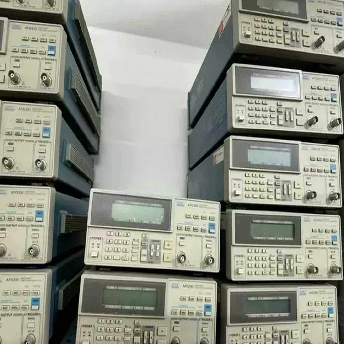 泰克afg310信号源，函数发生器共32台打包便宜处理450【鑫鑫商