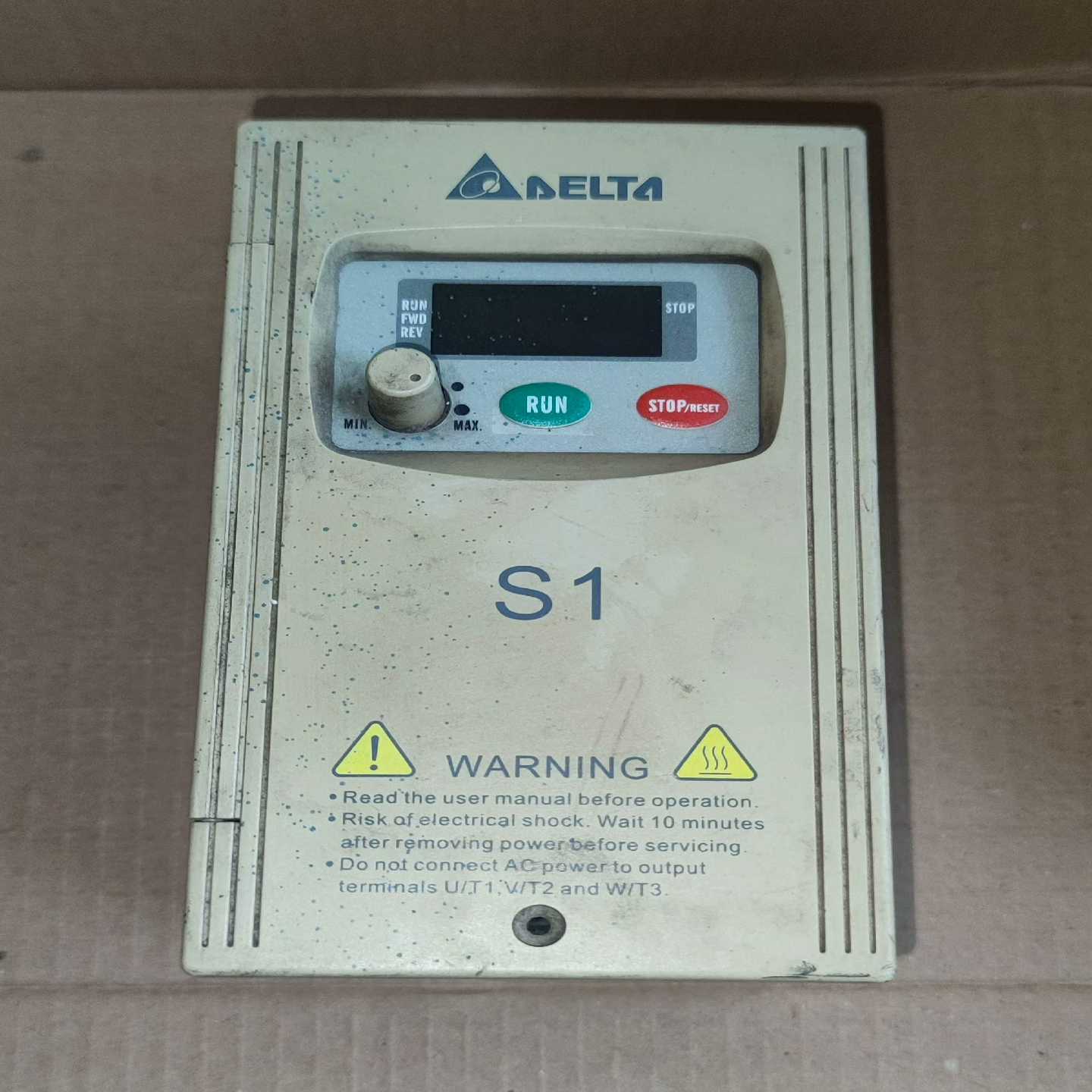 台达S1 变频器  220V  0.4kw~询价