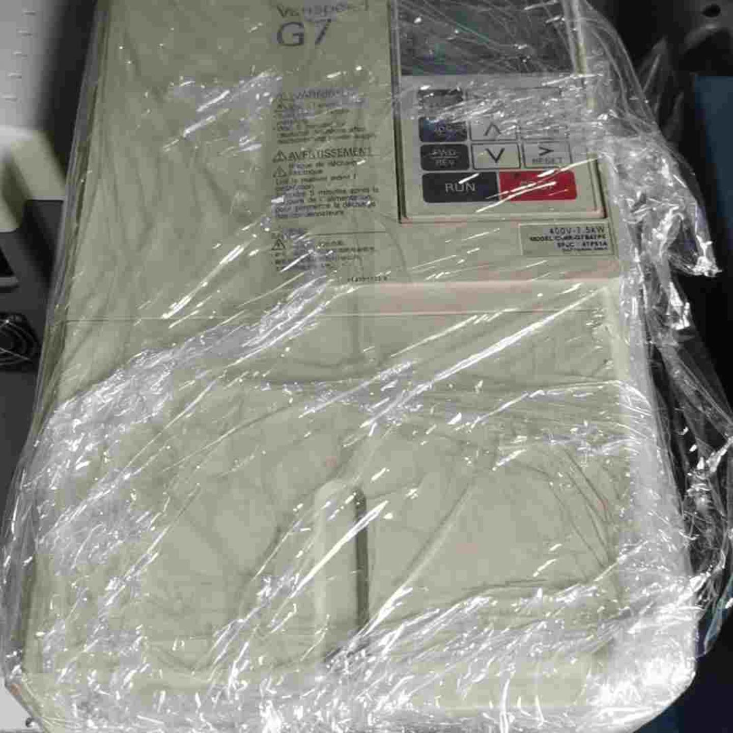 安川变频器 CIMR-G7B47P5，（电子设备）