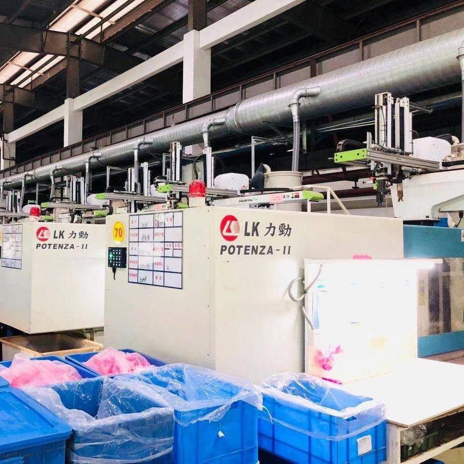 工厂生产中力劲注塑机86台80-130-160-200-250-400吨现场低价