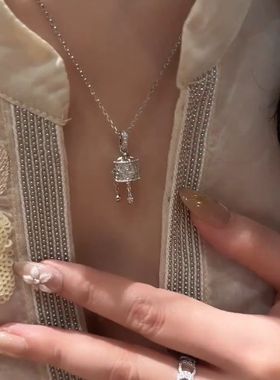 转轮经筒吊坠高级感满钻四叶草赚转筒项链新款旋转万花筒拨浪鼓di