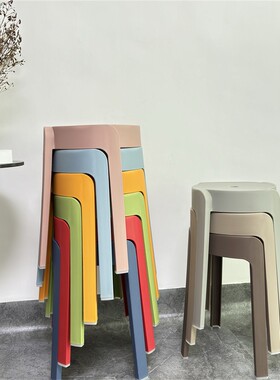 大号加厚凳子可叠放简约餐凳家用客厅餐厅餐桌凳北欧时尚创意椅子