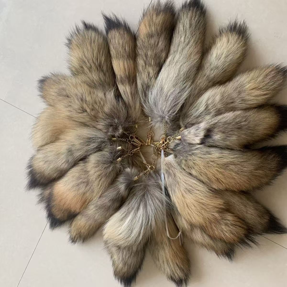 郊狼尾巴猫玩具郊狼毛绒挂饰狼尾钥匙扣包挂件质感真毛时尚潮