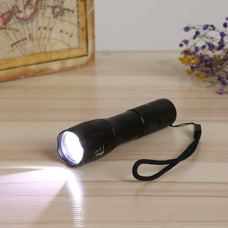 手电筒老人专用手电筒强光(安装3节7号电池款)一档开关变焦调光铝