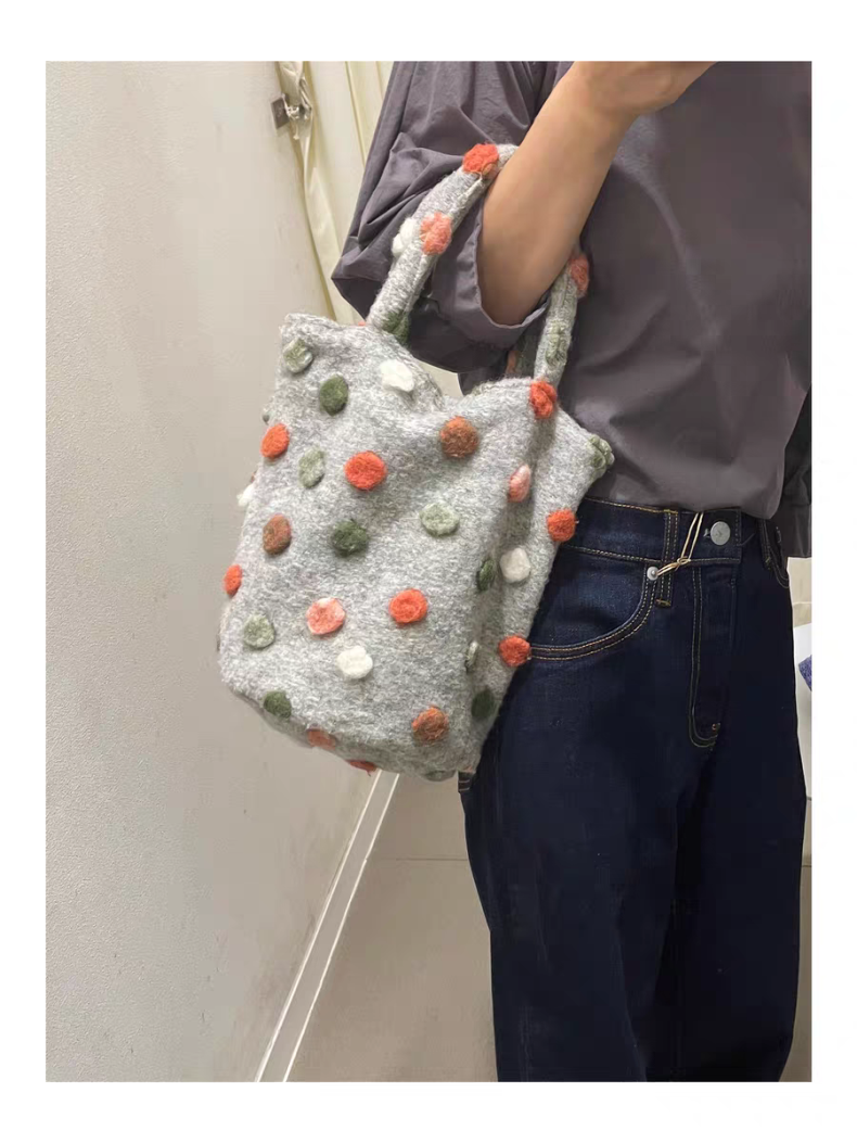 Клатч 手提精致小包秋冬立体彩球球灰色厚实羊毛呢百搭精致实用性水桶手
