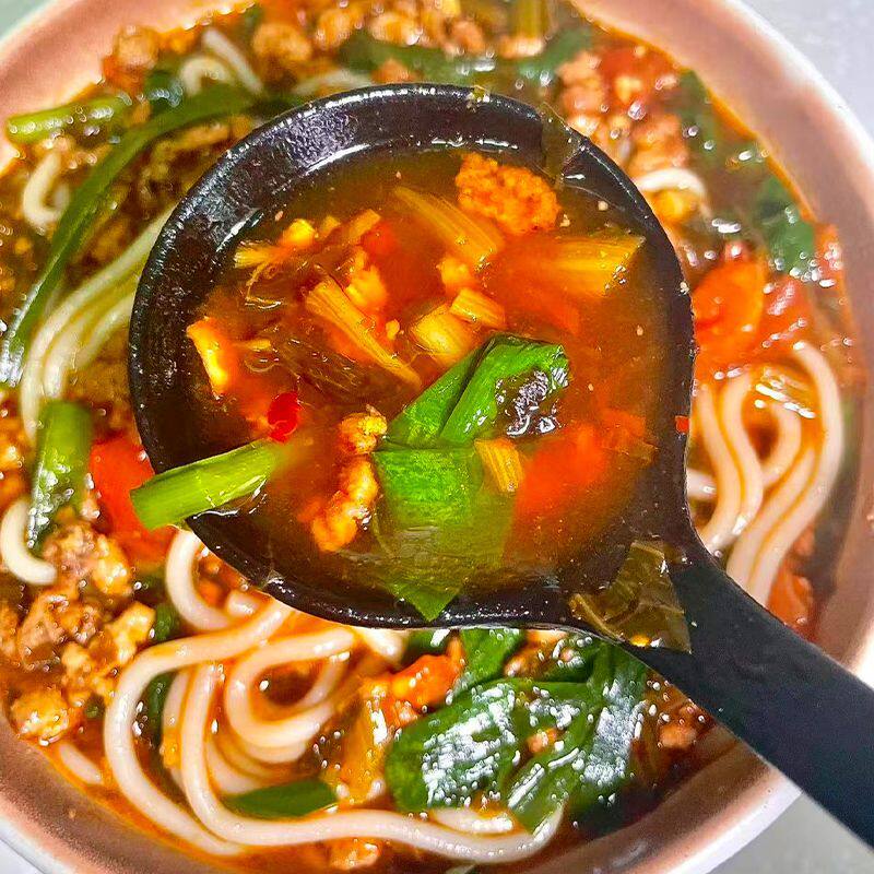 新货滇二娃云南酸菜小锅米线新鲜麻辣牛肉方便速食米粉丝袋装早餐