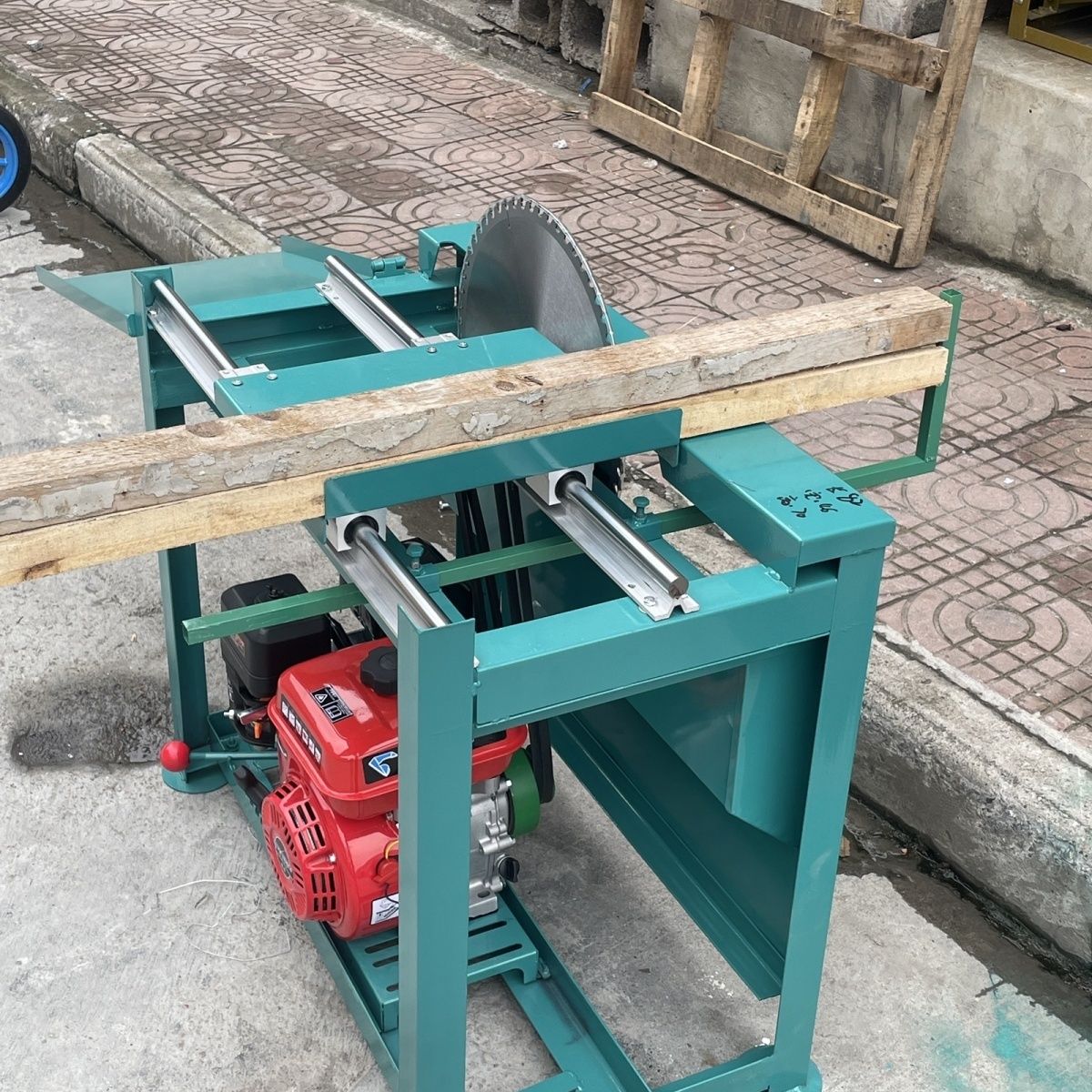 新款推台断木锯锯柴机多功能汽油机推台断木锯野外天麻种植神器