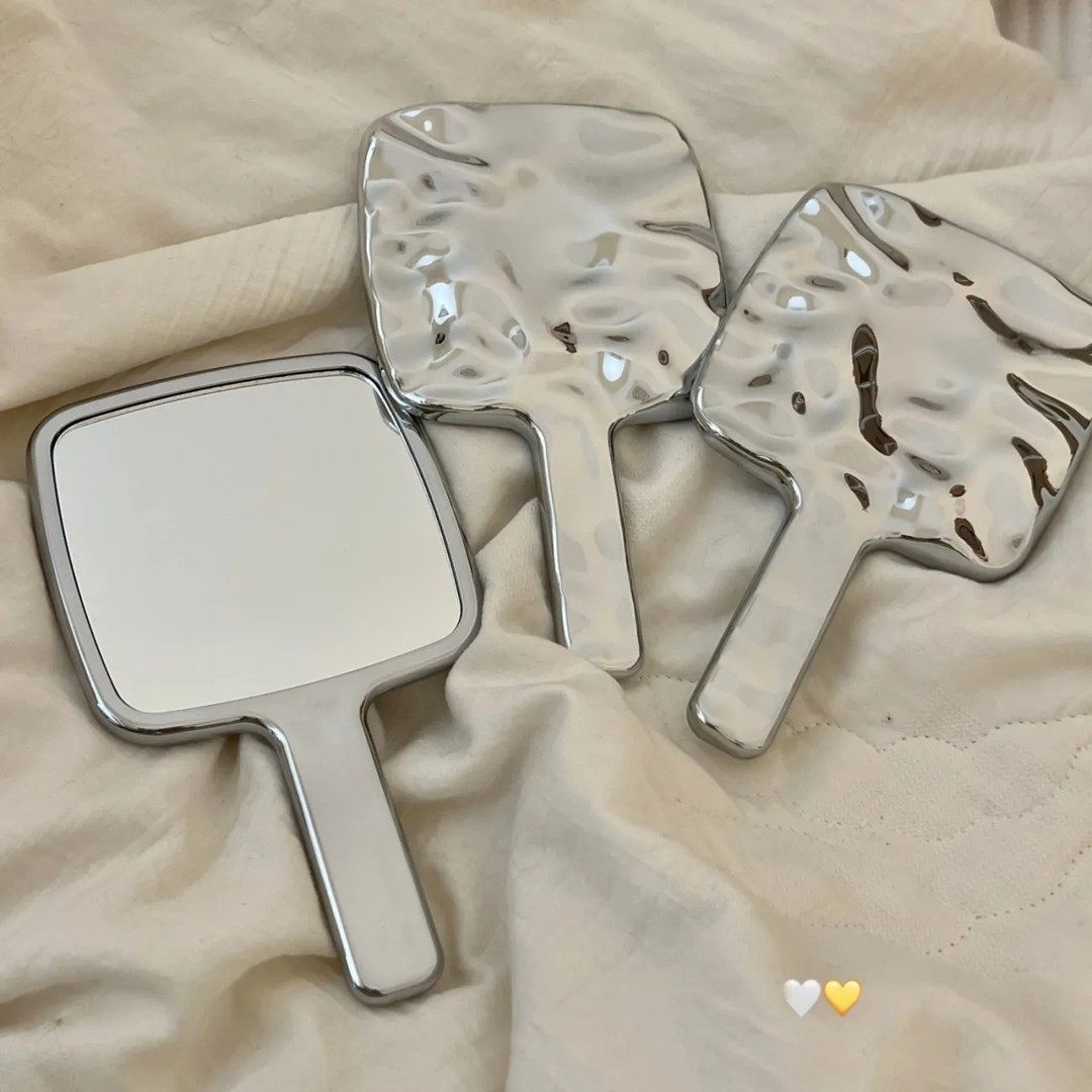 有点小高级~ins风银色镜子手柄镜子迷你手持便携手拿化妆镜水波纹