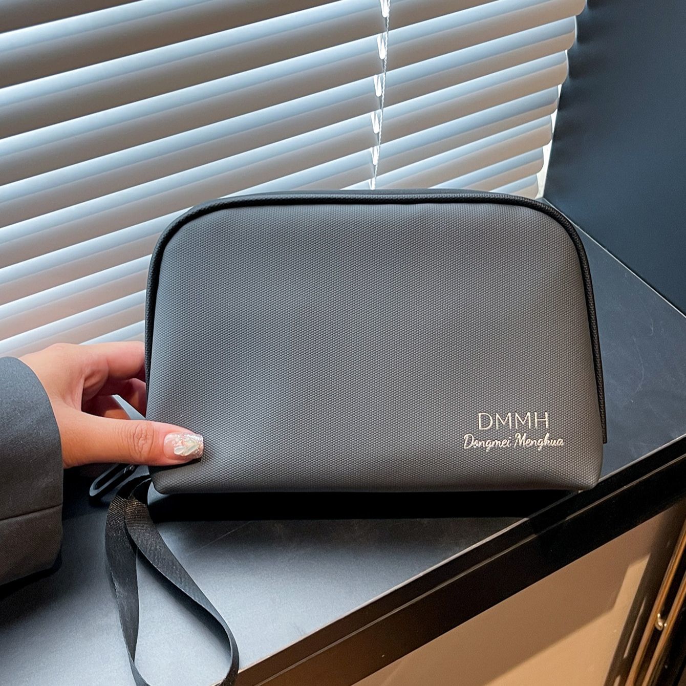 新款手机包多功能数码包数据线充电器收纳包便携式防水大容量手包