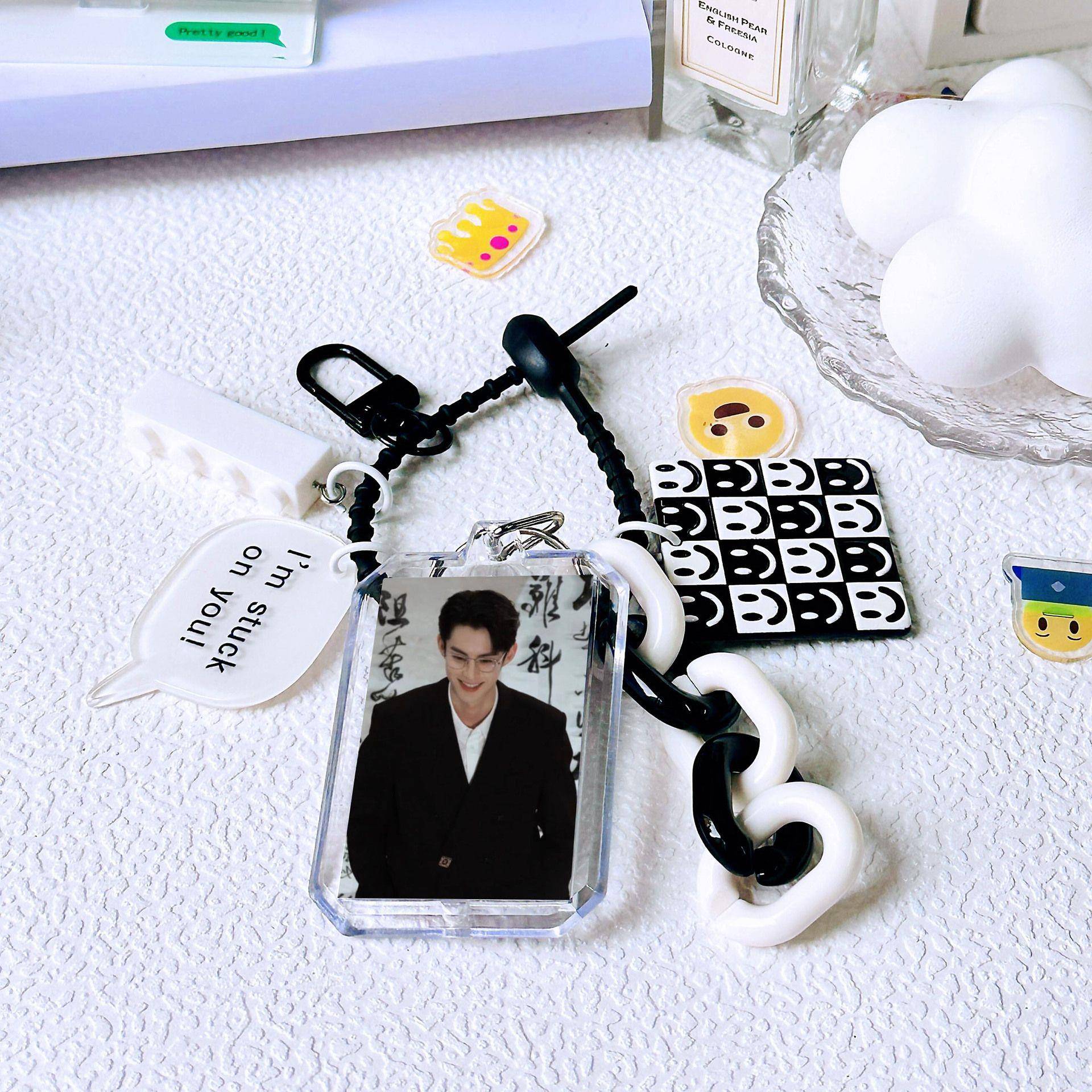 王鹤棣周边挂件新款2寸照片diy明星INS风应援同款亚克力钥匙扣送