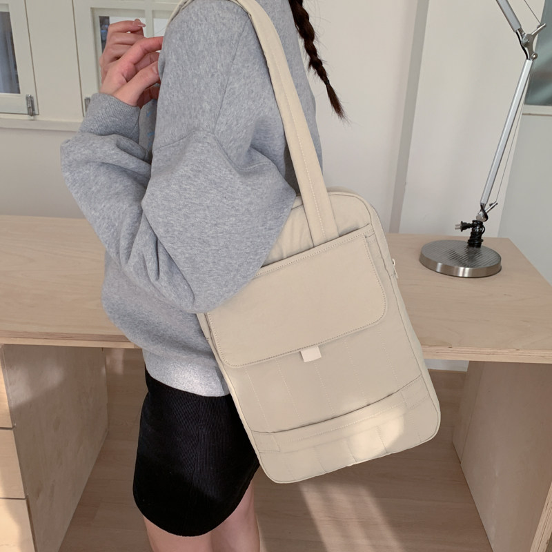 2026大容量简约通勤轻便手拎包上班平板保护包包多隔层女士单肩包