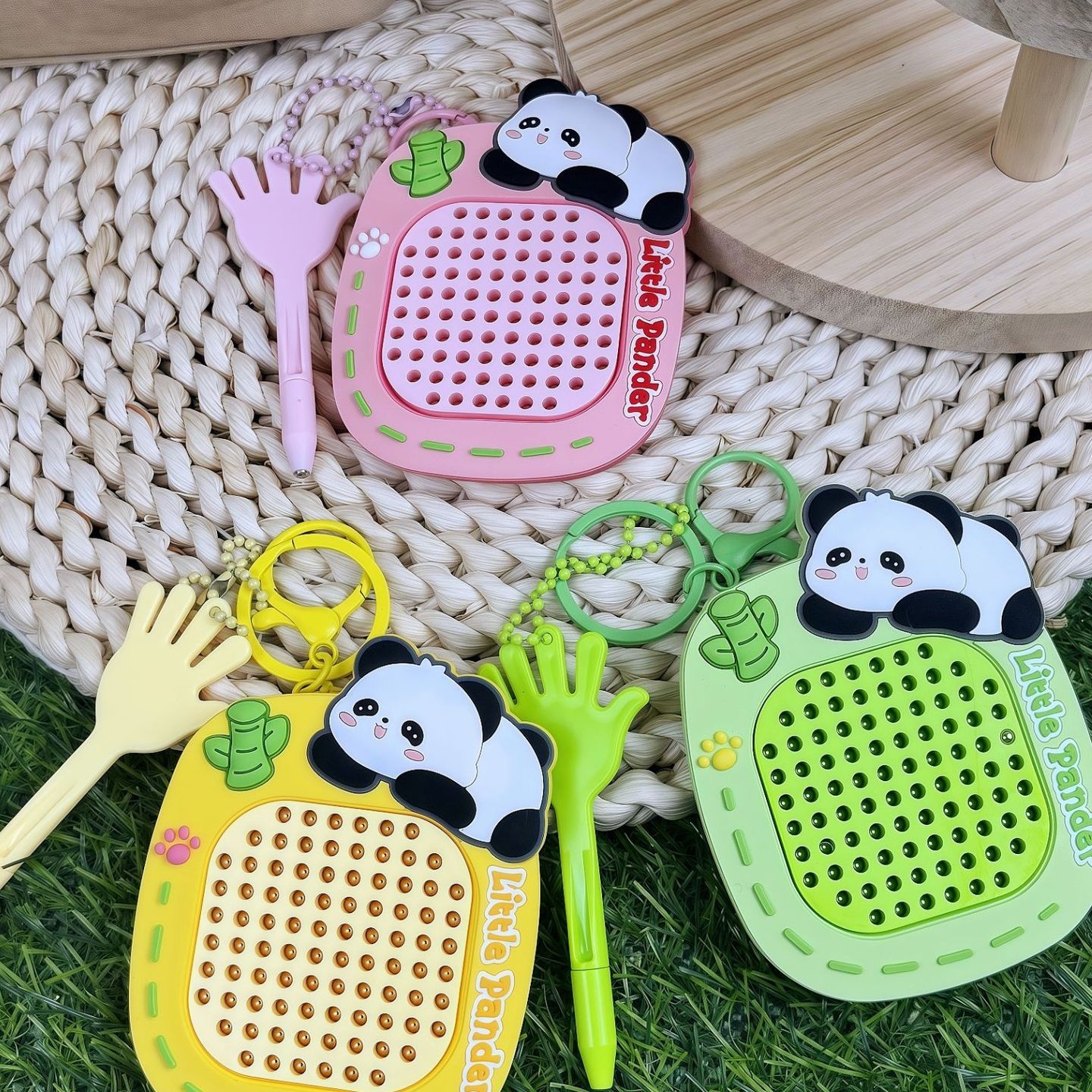 国潮熊猫解压磁吸钢珠画板钥匙扣卡通玩具钥匙链可爱挂件礼品批发