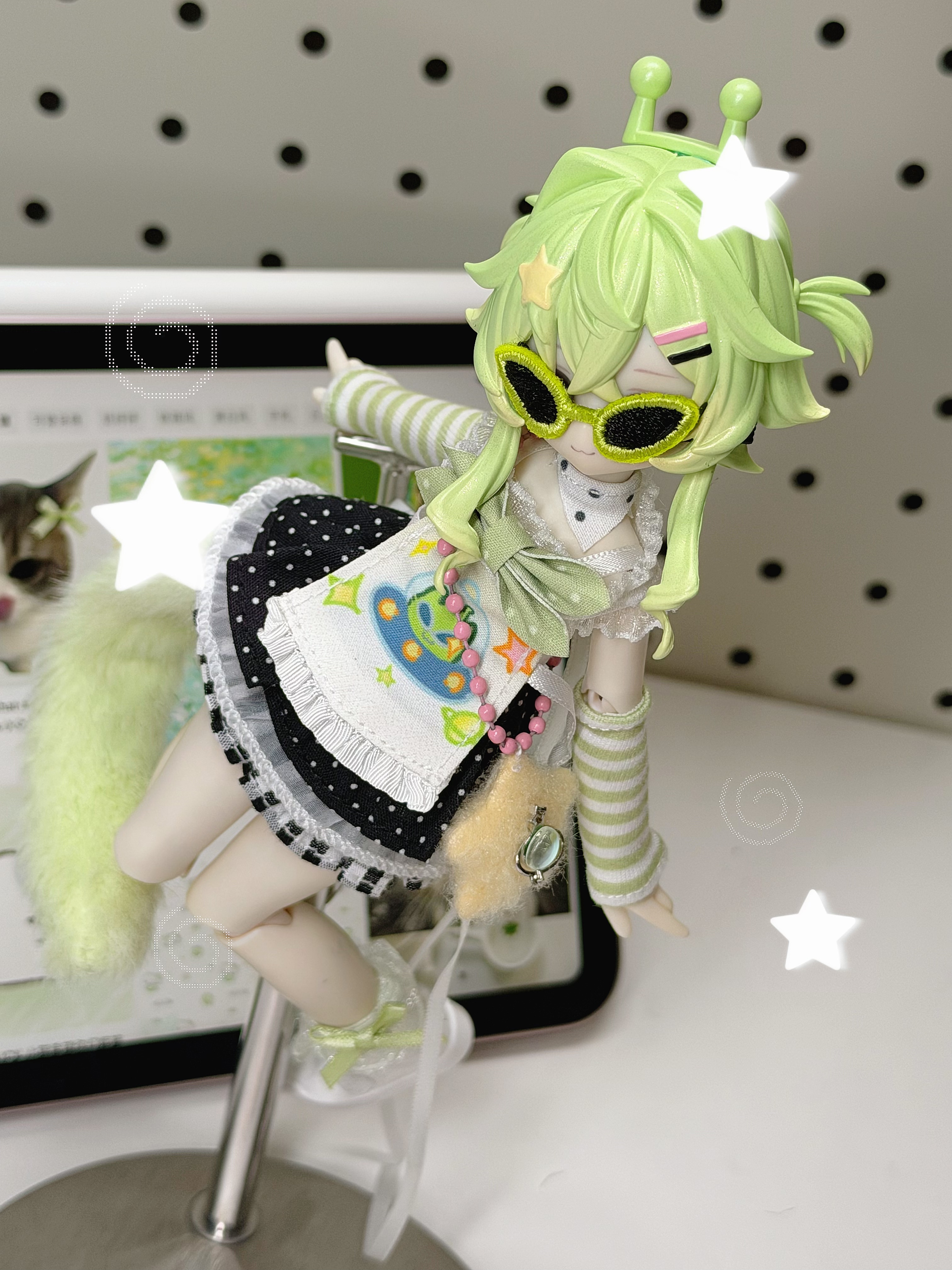 thumbnail for [Single Claim] Meow Meow Meow Square Hanging Card Alien Cat & Silver Gradient Ordered Separately