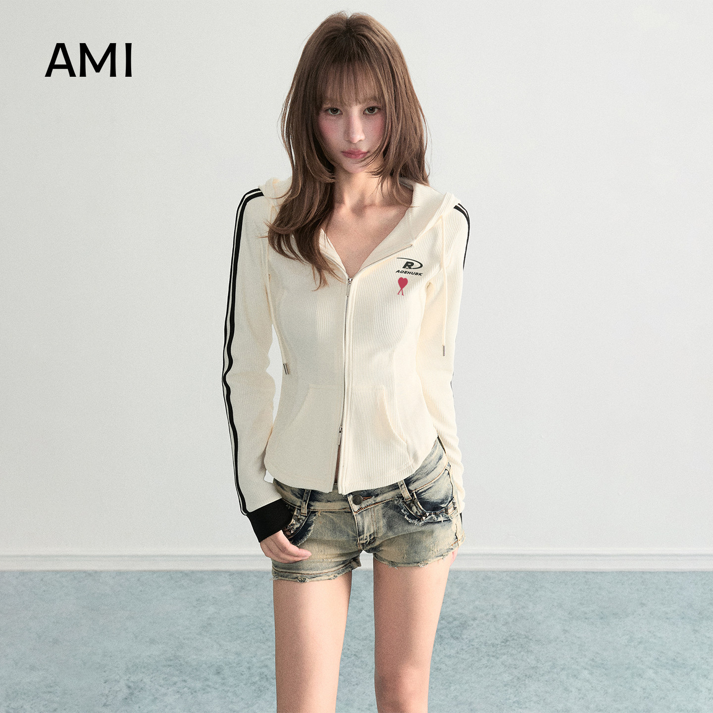 AMI官方美式复古条纹连帽卫衣外套女秋春2026新款修身短款拉链开