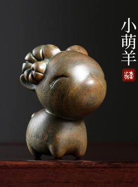 天然绿檀木雕小萌羊创意文玩手把件转运生肖羊可爱萌羊桌面摆件