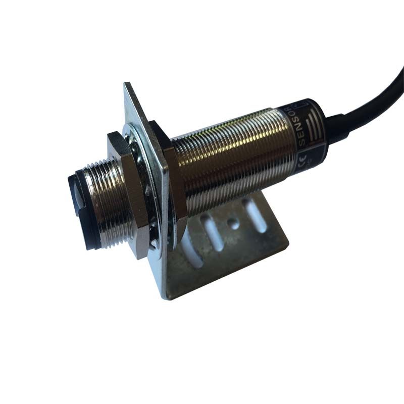 M18漫反射红外线光电开关传感器远距离0-3米可调人体感应器洗车机