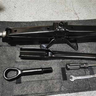 随车工具大通V80千斤顶上汽大通 拖车钩牵引环轮胎扳手撬专用工具