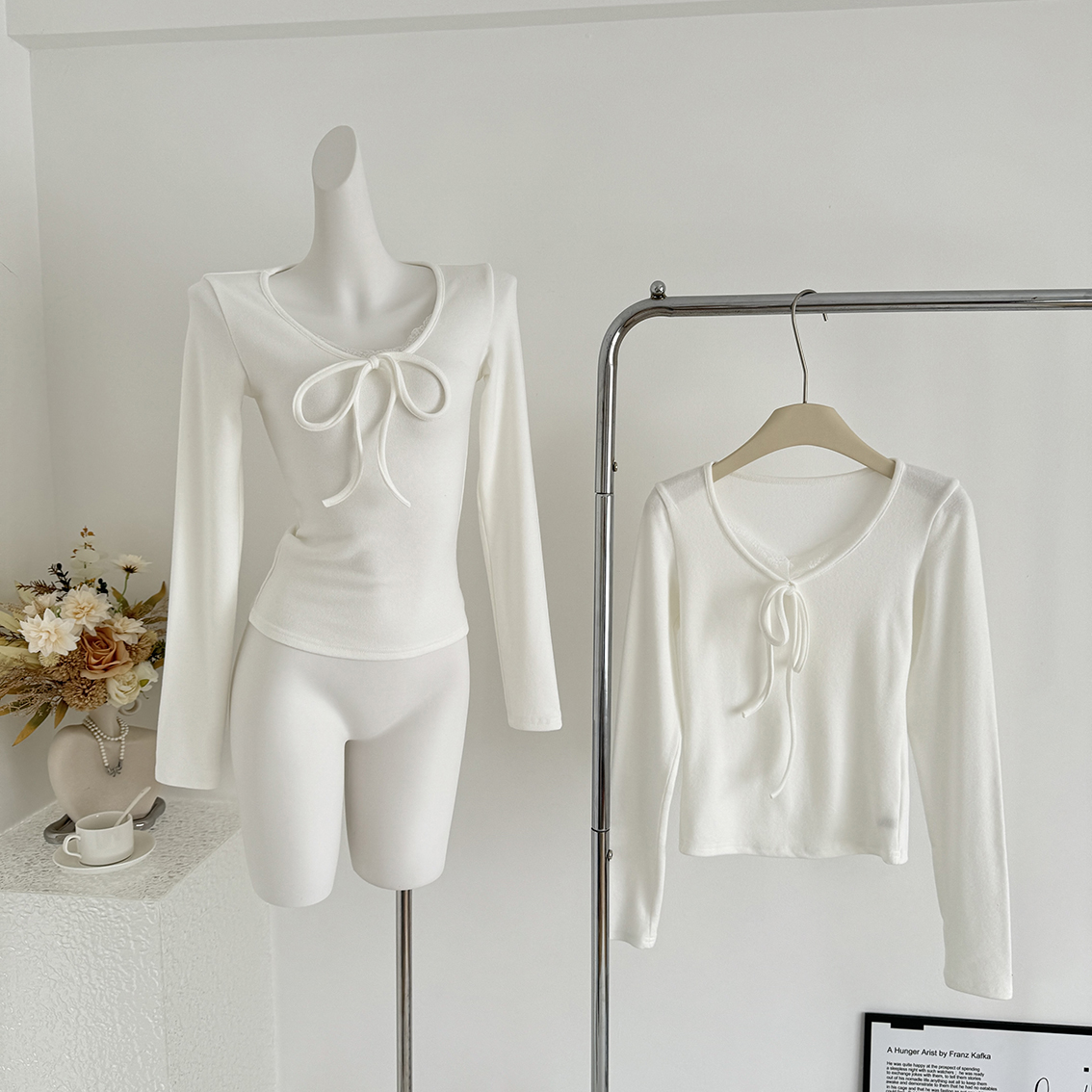 宋正恩米白色蕾丝V领内搭打底衫t恤女秋冬单穿设计修身长袖上衣潮