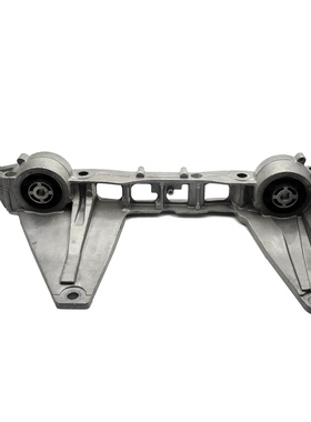 适配福建奔驰汽车威霆V250V260W448后差速器支架W447胶套固定托架