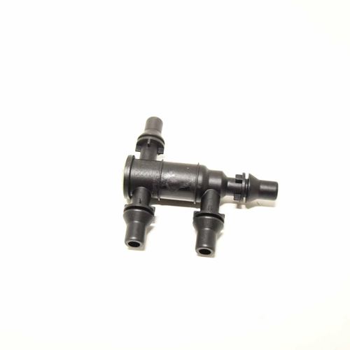 奔驰C260低温切断阀冷却水管三通