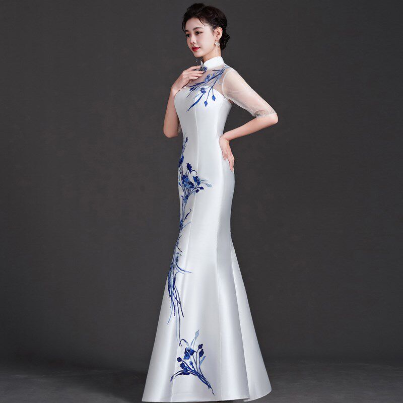 中国风旗袍晚礼服2022新优雅高端走秀鱼尾复古主持人演出服青花瓷