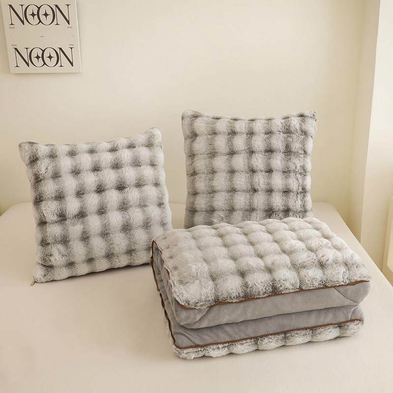 加厚泡泡绒保暖牛奶绒抱枕被子两用二合一车载午睡被折叠多功能