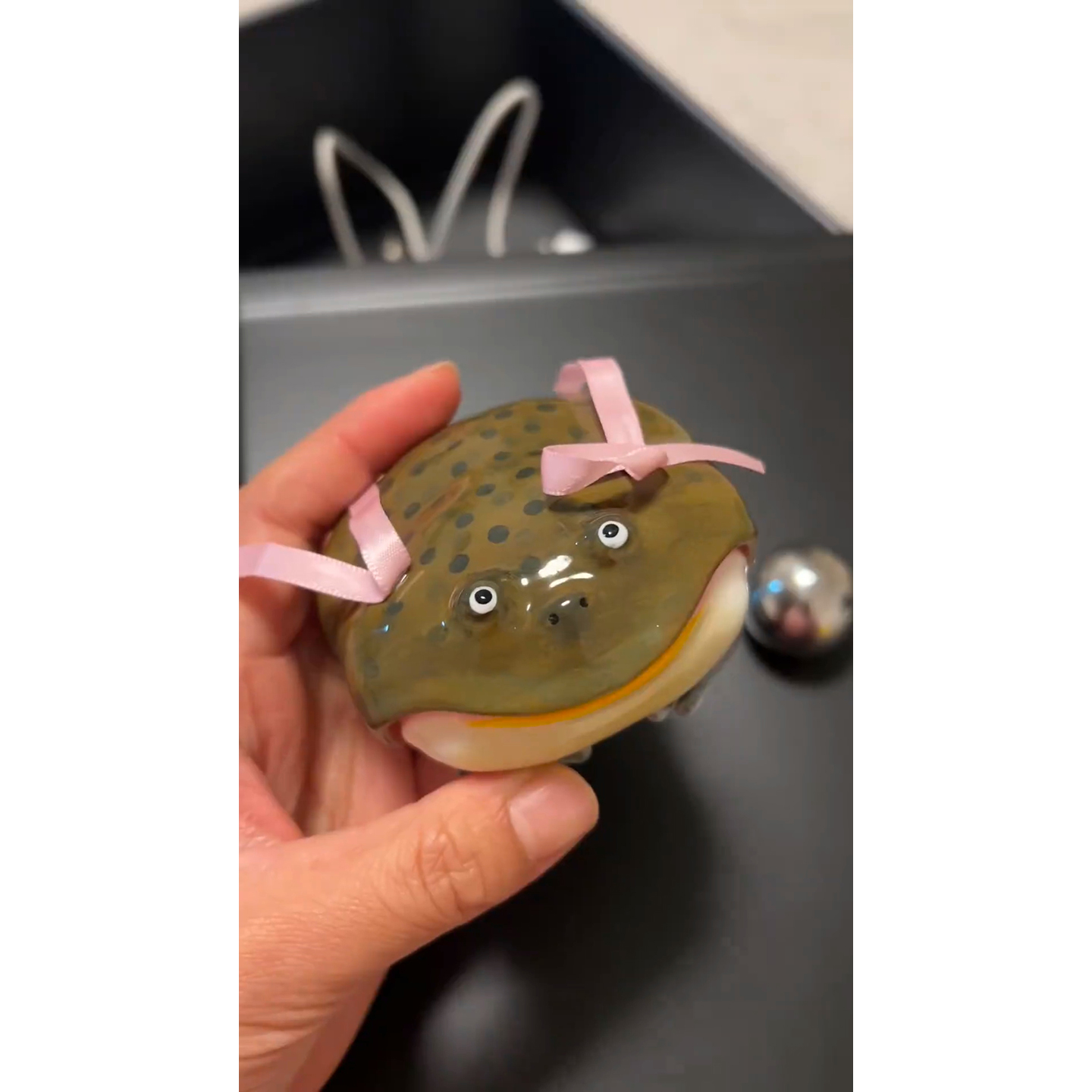 2025新款创意礼品3D打印丑蛙耳机壳小众高级趣味整蛊保护套潮玩