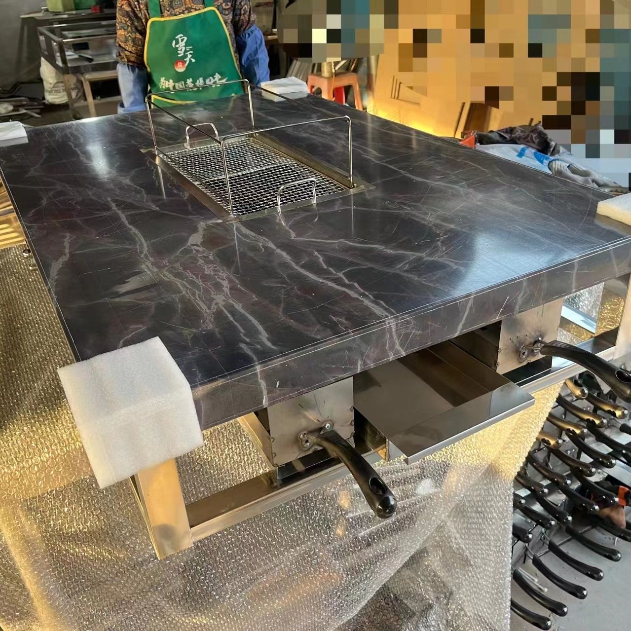 商用无烟不锈钢烧烤桌子自助木炭户外摆摊家用烤肉羊腿炉烤涮一体