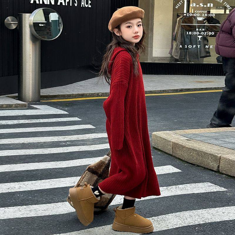 女童红色连帽毛衣连衣裙中长款秋冬2025新款新年衣服儿童针织长裙