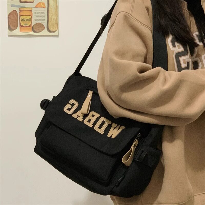 美式斜挎包男大学生上课潮酷大容量休闲单肩包女简约通勤包邮差包