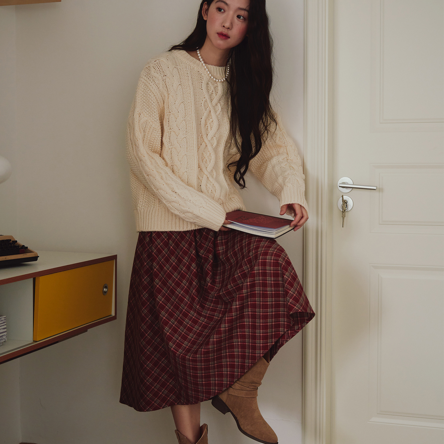 “圣诞惊喜”扭花重磅羊毛圆领粗棒毛衣