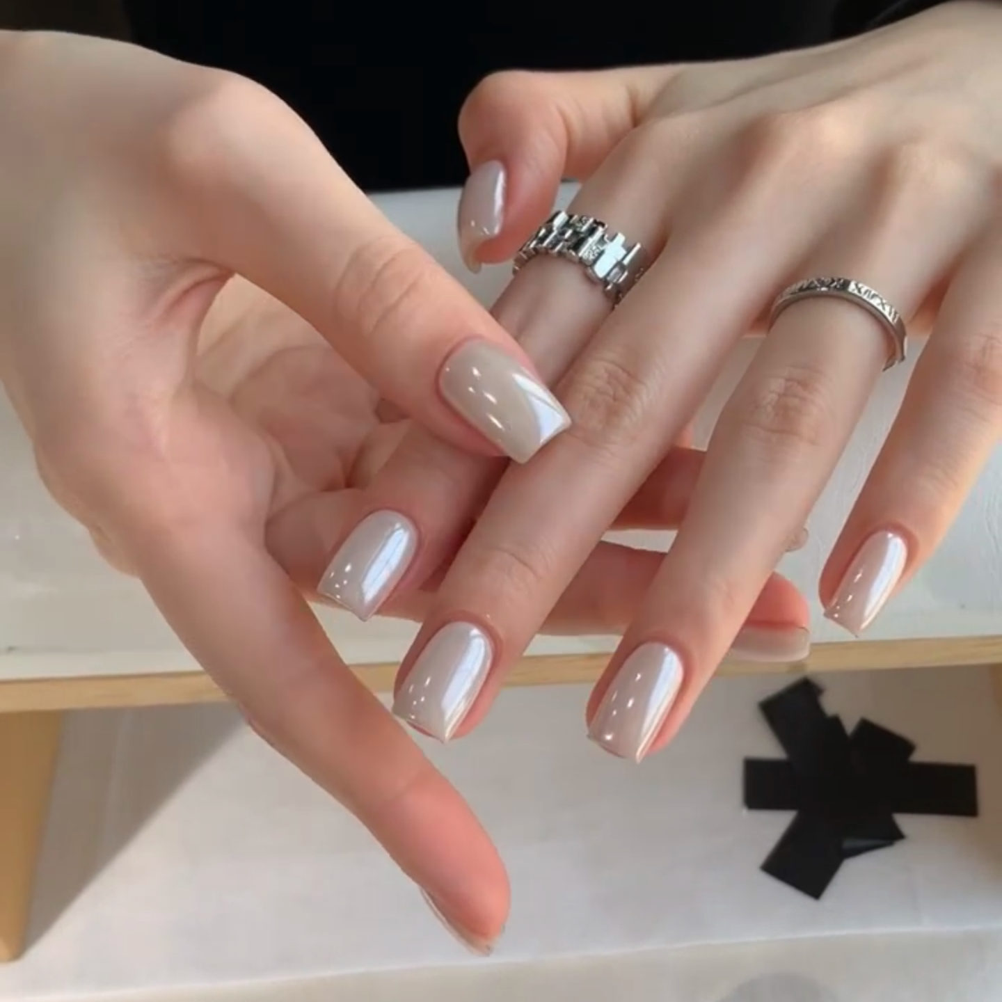 乳白手工穿戴美甲短款简约奢华显白高端孕妇新娘贴片礼盒装爆款