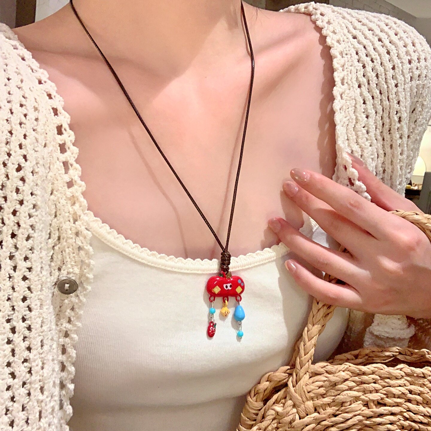 可爱童趣小狗苹果吊坠项链女款多巴胺长款编织卫衣毛衣链挂脖配饰