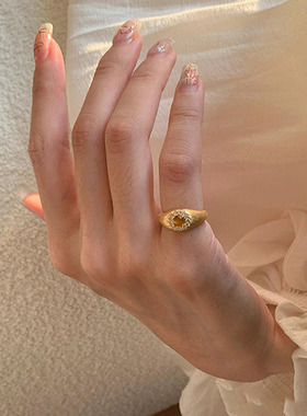拉丝虎眼石微镶锆石戒指中古风