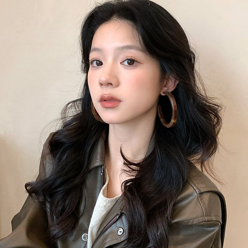 琥珀棕色C形醋酸耳环女